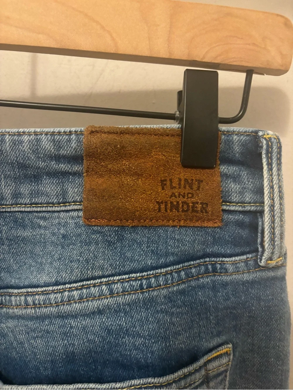 Flint and Tinder Jeans Men’s 33x31 Athletic Tapered Fit Light Wash Denim